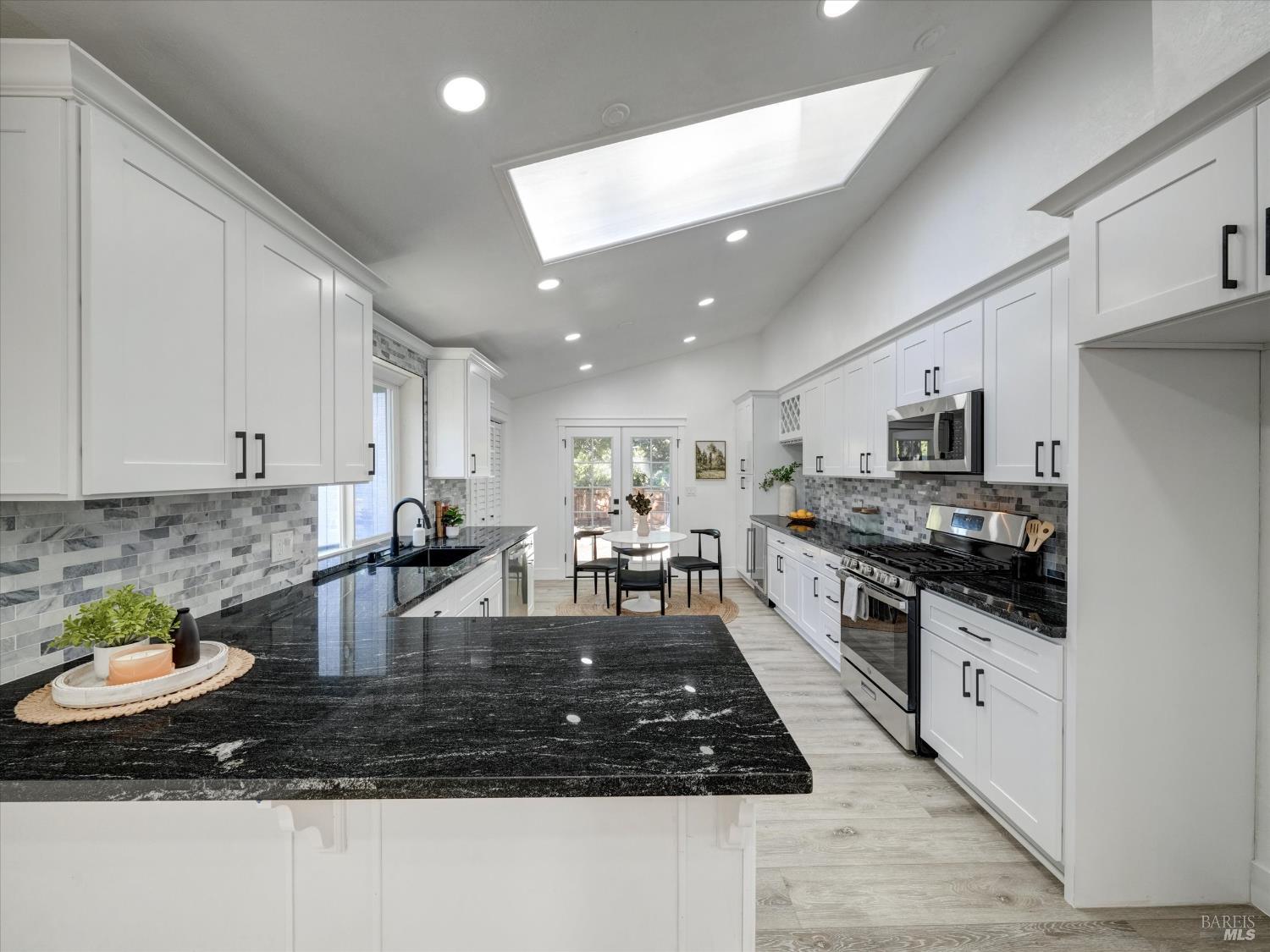 Detail Gallery Image 13 of 42 For 381 Johnson St, Sebastopol,  CA 95472 - 2 Beds | 1 Baths
