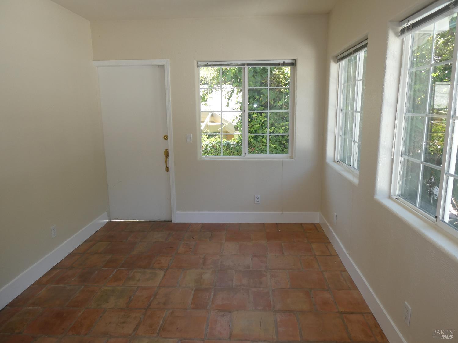 Detail Gallery Image 13 of 22 For 295 Miller Ave, Mill Valley,  CA 94941 - – Beds | – Baths