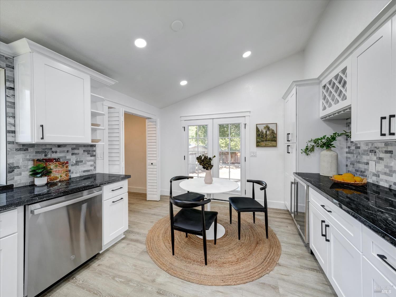 Detail Gallery Image 18 of 42 For 381 Johnson St, Sebastopol,  CA 95472 - 2 Beds | 1 Baths