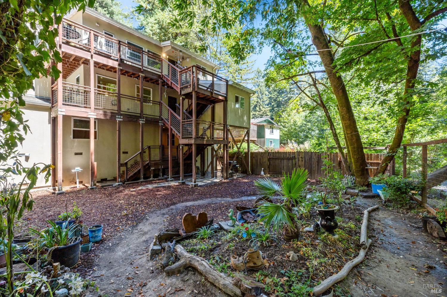 Detail Gallery Image 13 of 19 For 14446 Old Cazadero Rd, Guerneville,  CA 95446 - 6 Beds | 3 Baths