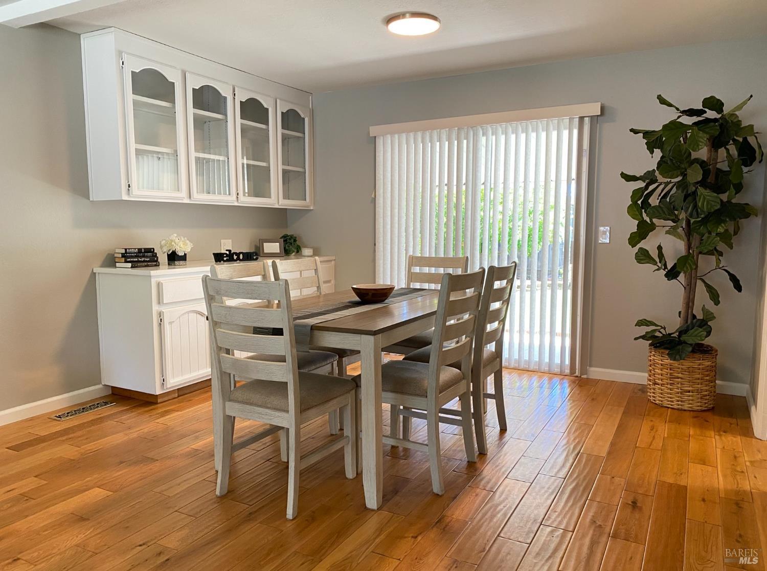 Detail Gallery Image 13 of 60 For 584 Fruitvale Rd, Vacaville,  CA 95688 - 5 Beds | 3 Baths