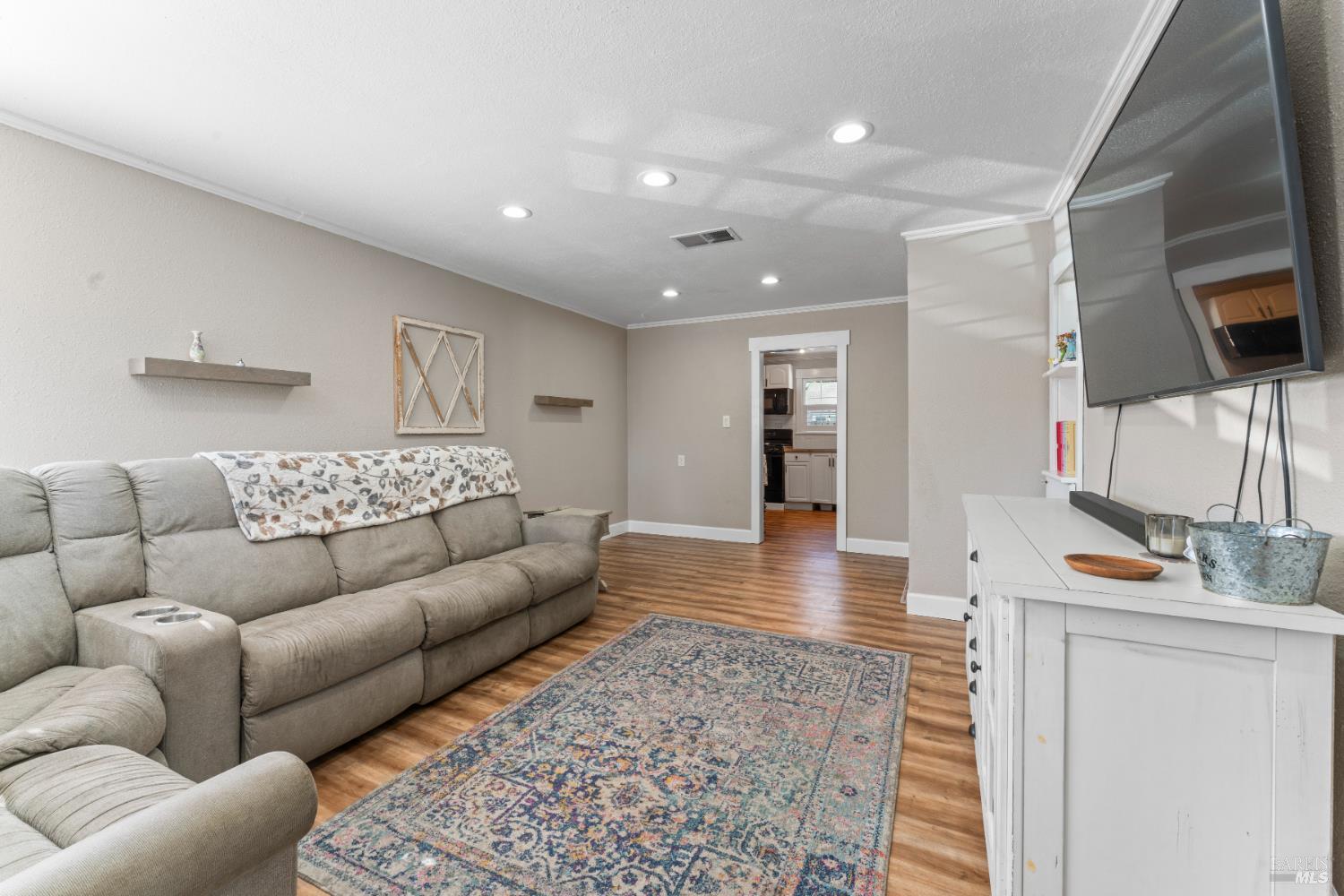 Detail Gallery Image 2 of 28 For 332 Cottonwood St, Vacaville,  CA 95688 - 3 Beds | 1 Baths