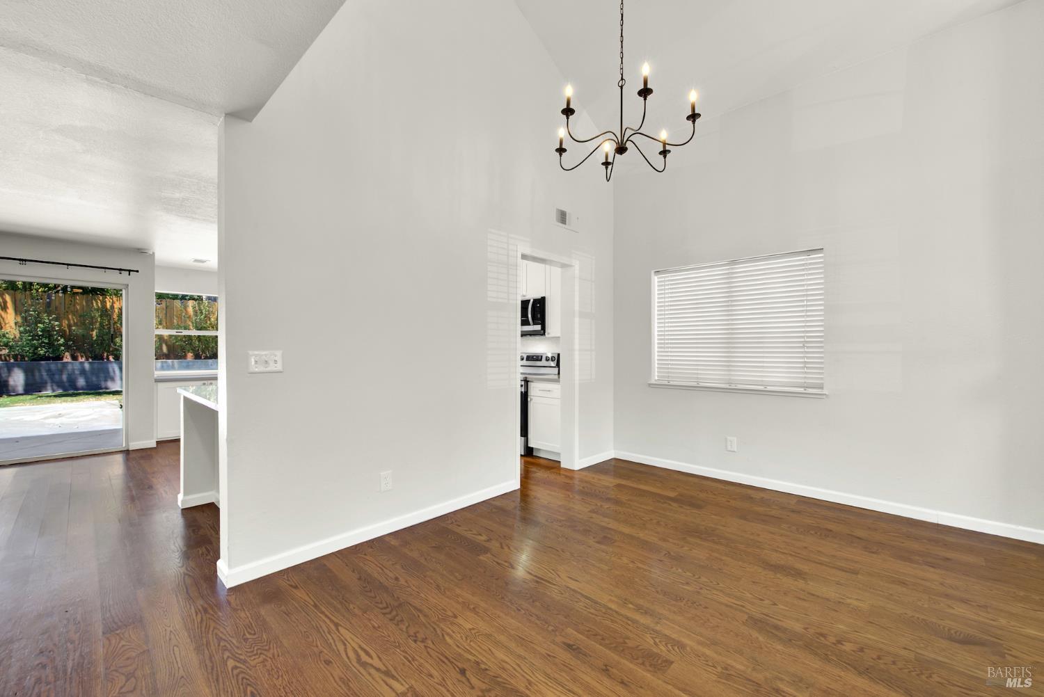 Detail Gallery Image 19 of 60 For 16 Winestone Ct, Napa,  CA 94558 - 3 Beds | 2/1 Baths