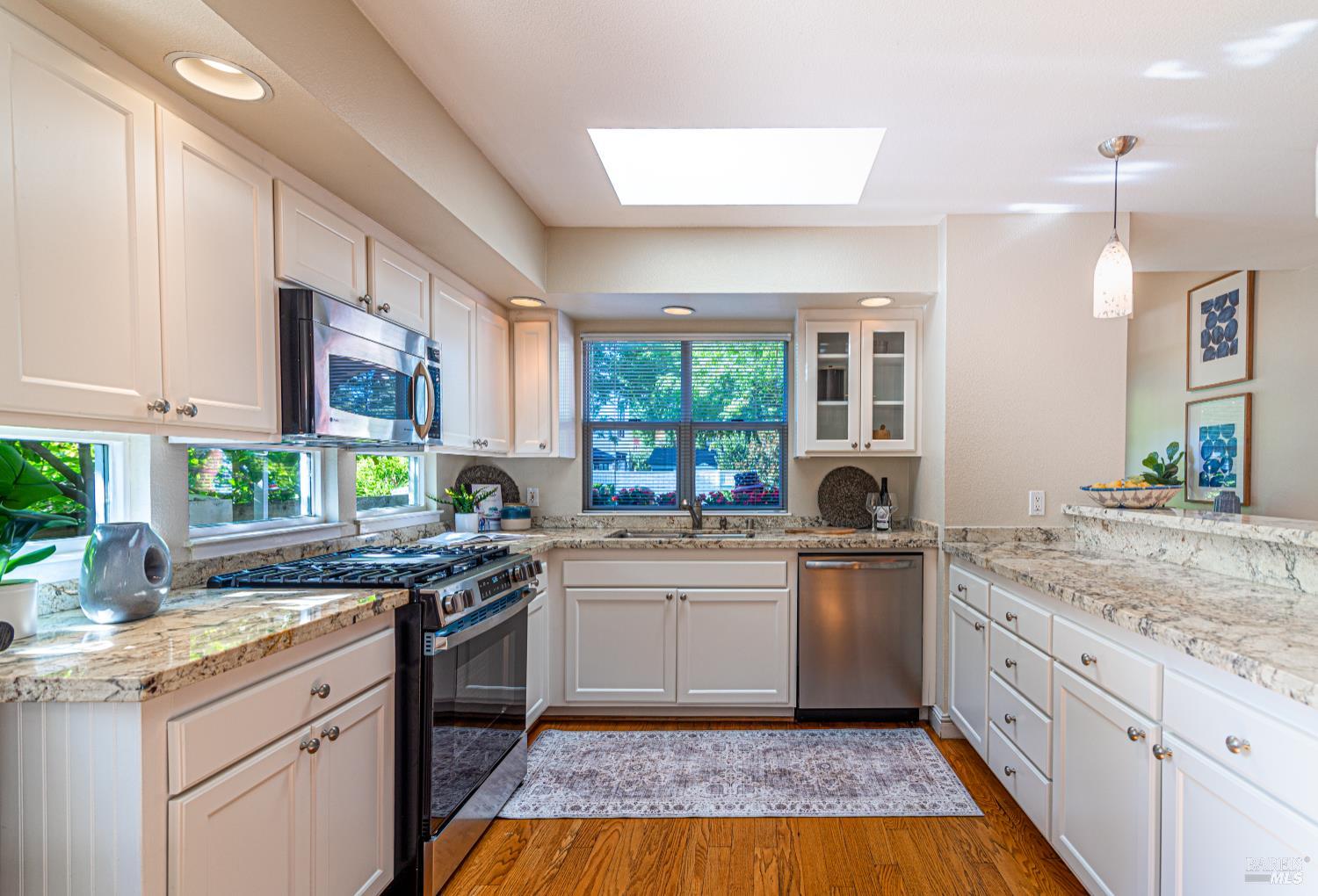 Detail Gallery Image 6 of 44 For 1410 15th St, Santa Rosa,  CA 95404 - 2 Beds | 2/1 Baths