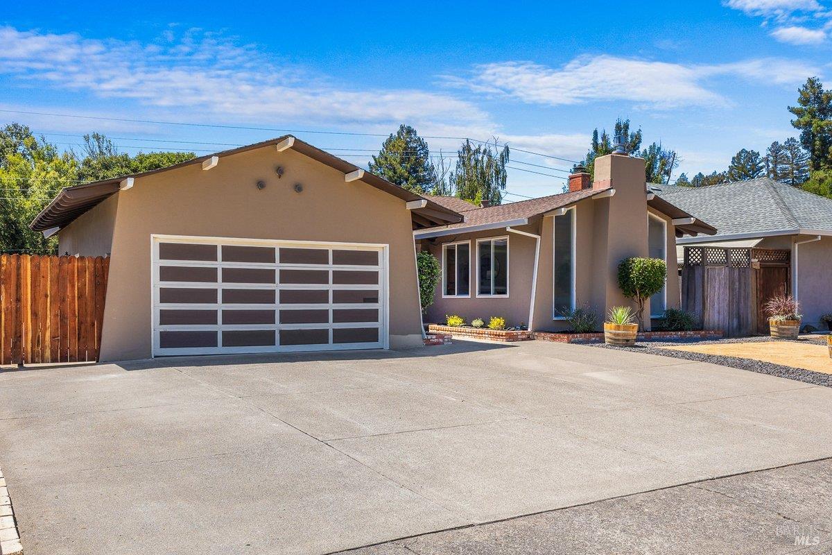 Detail Gallery Image 2 of 34 For 70 San Carlos Way, Novato,  CA 94945 - 4 Beds | 2 Baths