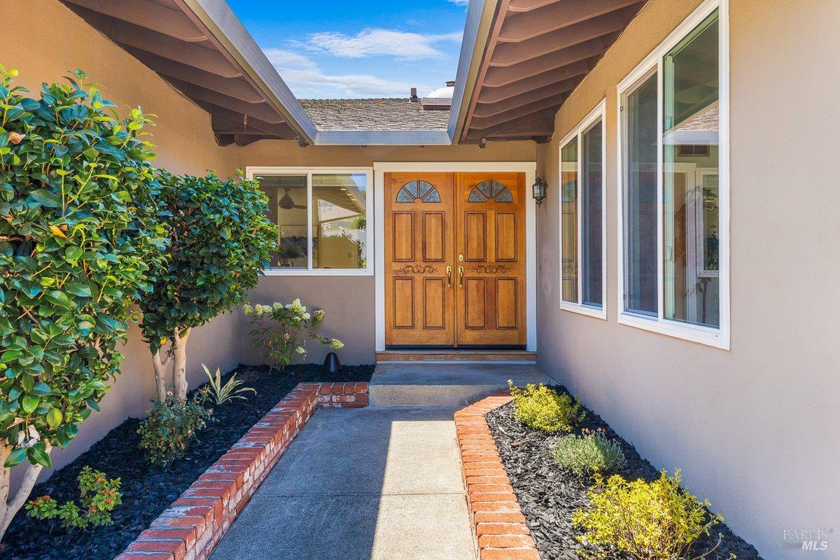 Detail Gallery Image 4 of 34 For 70 San Carlos Way, Novato,  CA 94945 - 4 Beds | 2 Baths