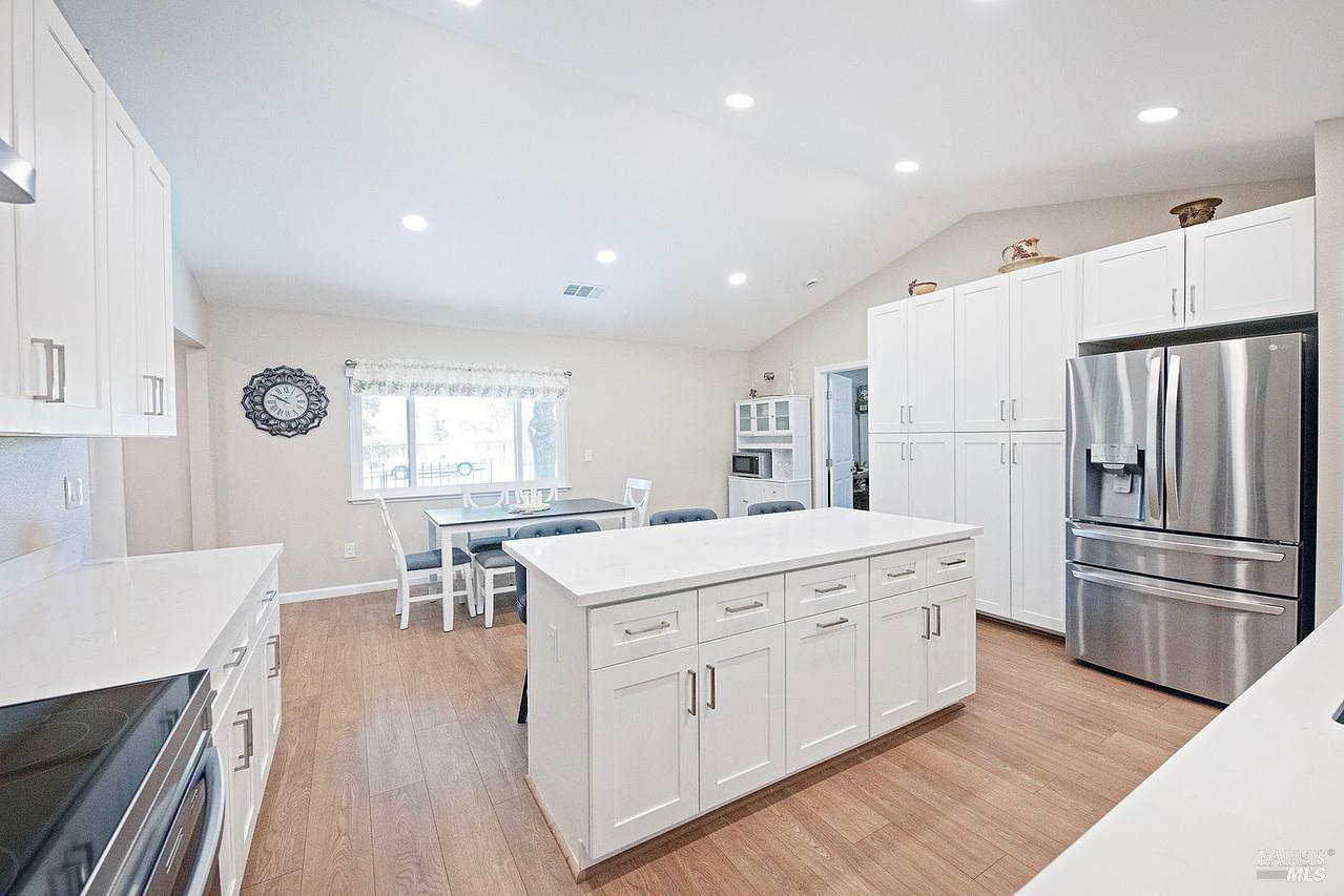 Detail Gallery Image 3 of 33 For 4851 Udell Rd, Vacaville,  CA 95688 - 4 Beds | 3 Baths
