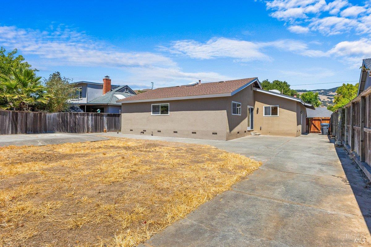 Detail Gallery Image 32 of 34 For 70 San Carlos Way, Novato,  CA 94945 - 4 Beds | 2 Baths