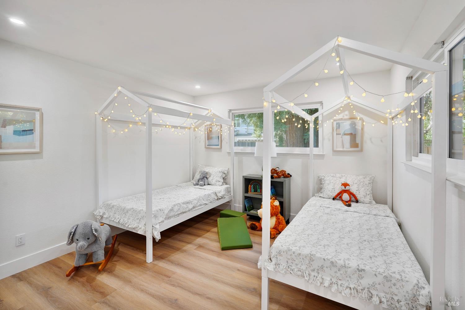 Detail Gallery Image 27 of 46 For 2425 Creekside Ave, Napa,  CA 94558 - 4 Beds | 2 Baths