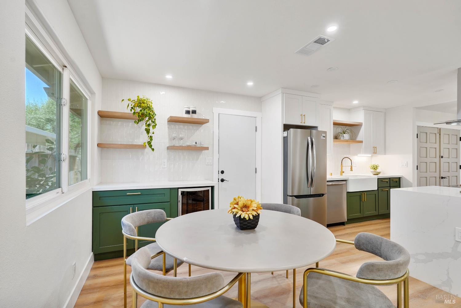 Detail Gallery Image 8 of 46 For 2425 Creekside Ave, Napa,  CA 94558 - 4 Beds | 2 Baths