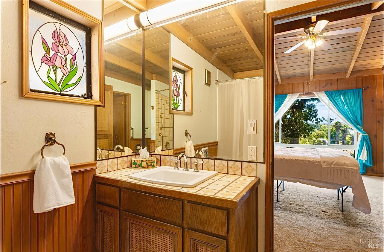 Detail Gallery Image 10 of 24 For 3771 Country Club Dr, Clearlake,  CA 95422 - 2 Beds | 1 Baths