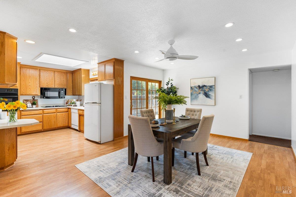 Detail Gallery Image 9 of 34 For 70 San Carlos Way, Novato,  CA 94945 - 4 Beds | 2 Baths