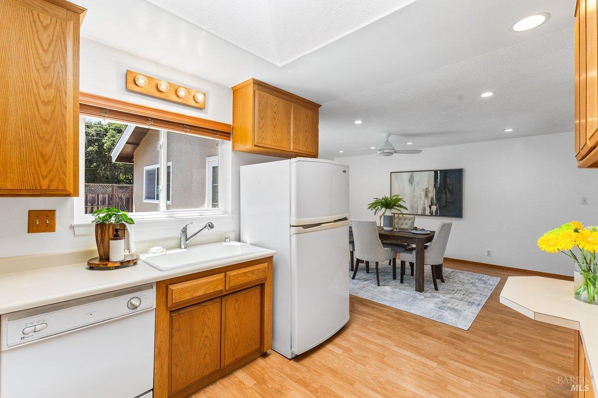 Detail Gallery Image 13 of 34 For 70 San Carlos Way, Novato,  CA 94945 - 4 Beds | 2 Baths