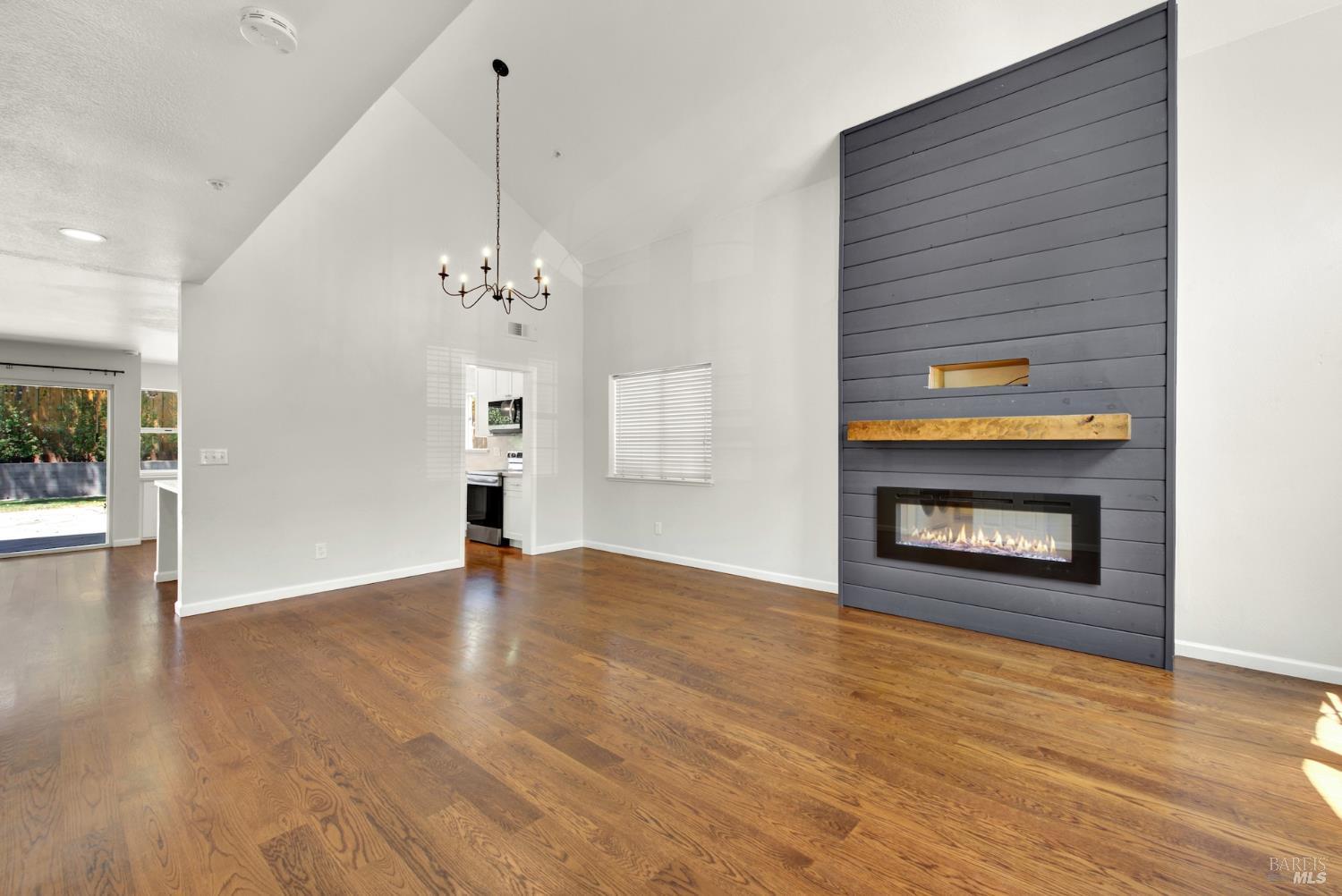 Detail Gallery Image 14 of 60 For 16 Winestone Ct, Napa,  CA 94558 - 3 Beds | 2/1 Baths