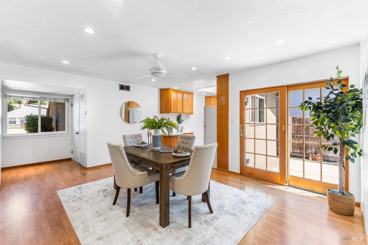 Detail Gallery Image 10 of 34 For 70 San Carlos Way, Novato,  CA 94945 - 4 Beds | 2 Baths