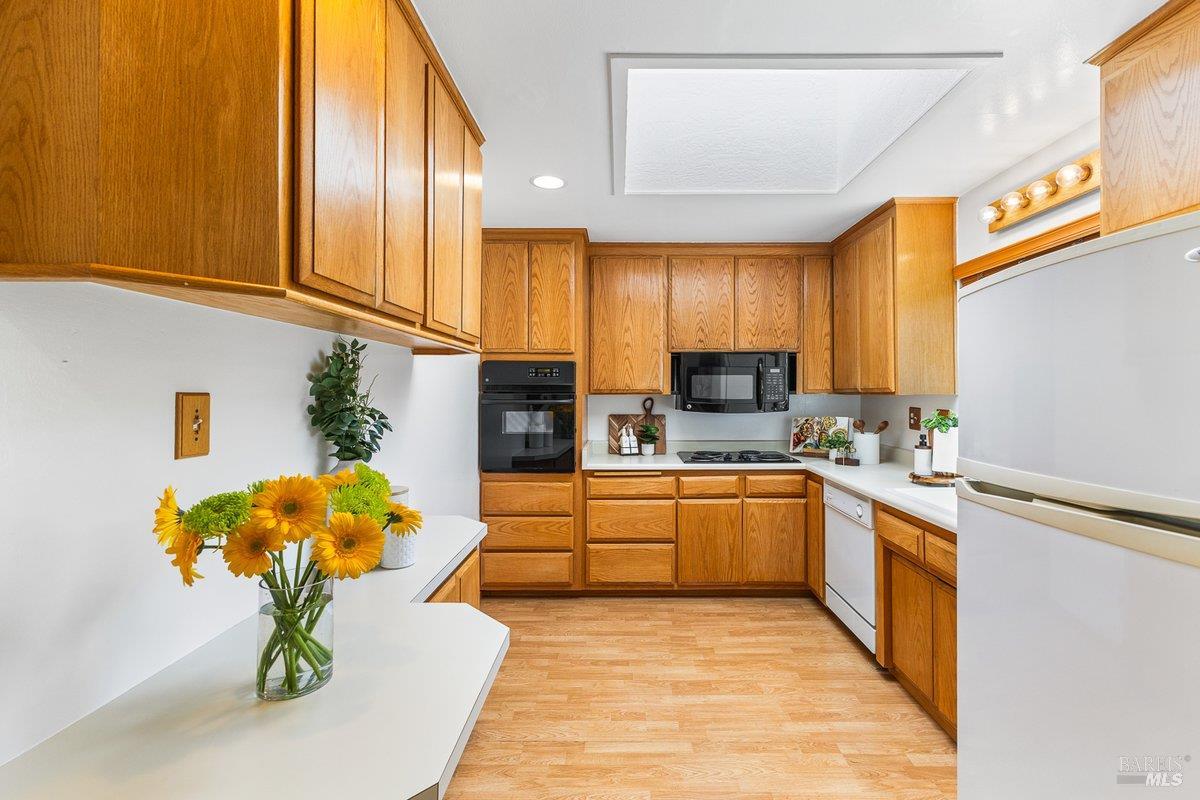 Detail Gallery Image 12 of 34 For 70 San Carlos Way, Novato,  CA 94945 - 4 Beds | 2 Baths