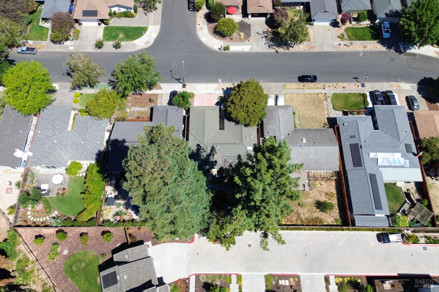 Detail Gallery Image 41 of 46 For 2425 Creekside Ave, Napa,  CA 94558 - 4 Beds | 2 Baths