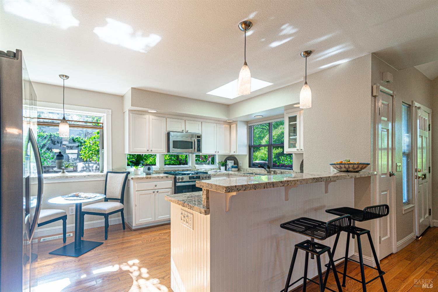 Detail Gallery Image 3 of 44 For 1410 15th St, Santa Rosa,  CA 95404 - 2 Beds | 2/1 Baths
