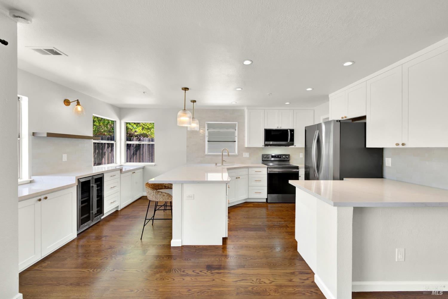 Detail Gallery Image 4 of 60 For 16 Winestone Ct, Napa,  CA 94558 - 3 Beds | 2/1 Baths