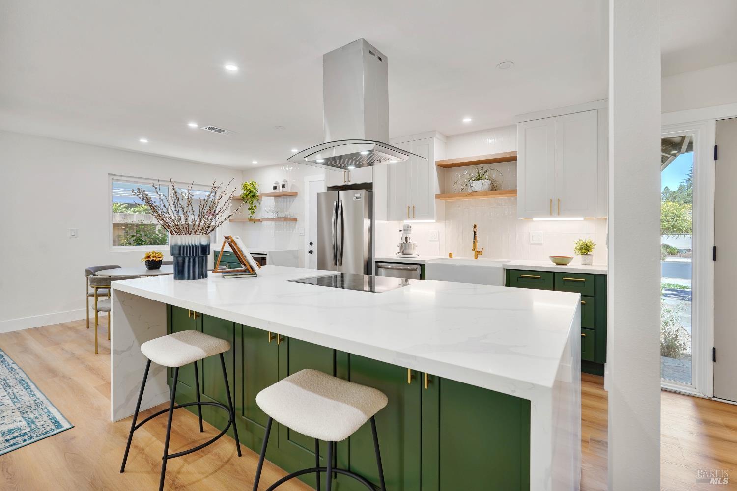 Detail Gallery Image 5 of 46 For 2425 Creekside Ave, Napa,  CA 94558 - 4 Beds | 2 Baths