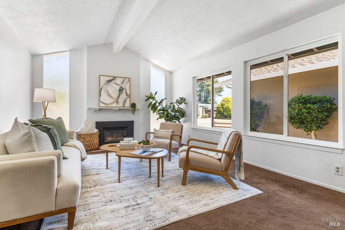 Detail Gallery Image 6 of 34 For 70 San Carlos Way, Novato,  CA 94945 - 4 Beds | 2 Baths