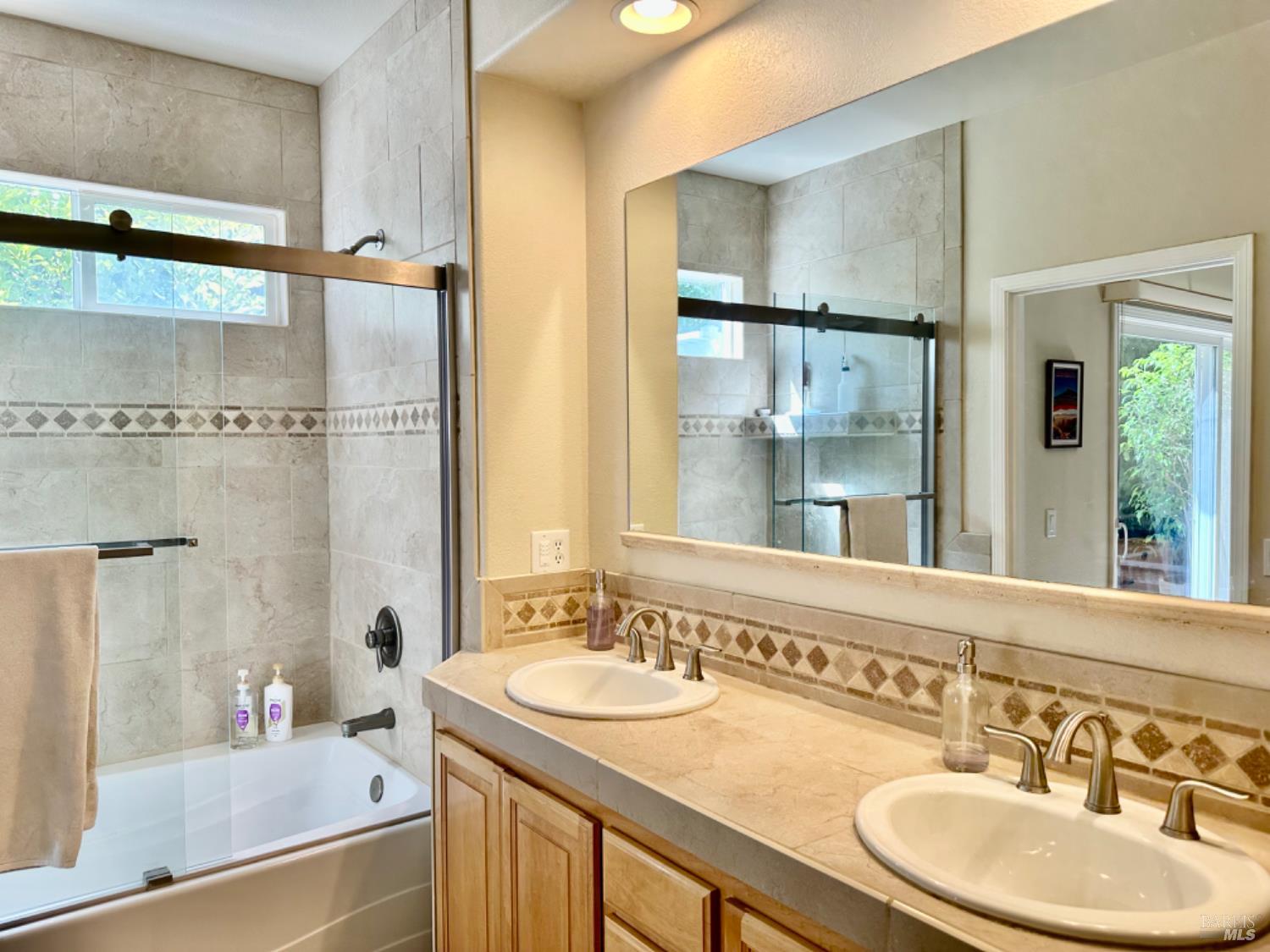 Detail Gallery Image 19 of 36 For 134 Douglas Fir Cir, Cloverdale,  CA 95425 - 4 Beds | 3 Baths
