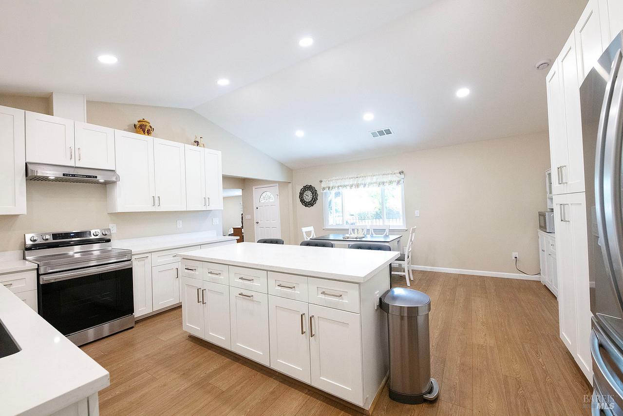 Detail Gallery Image 4 of 33 For 4851 Udell Rd, Vacaville,  CA 95688 - 4 Beds | 3 Baths