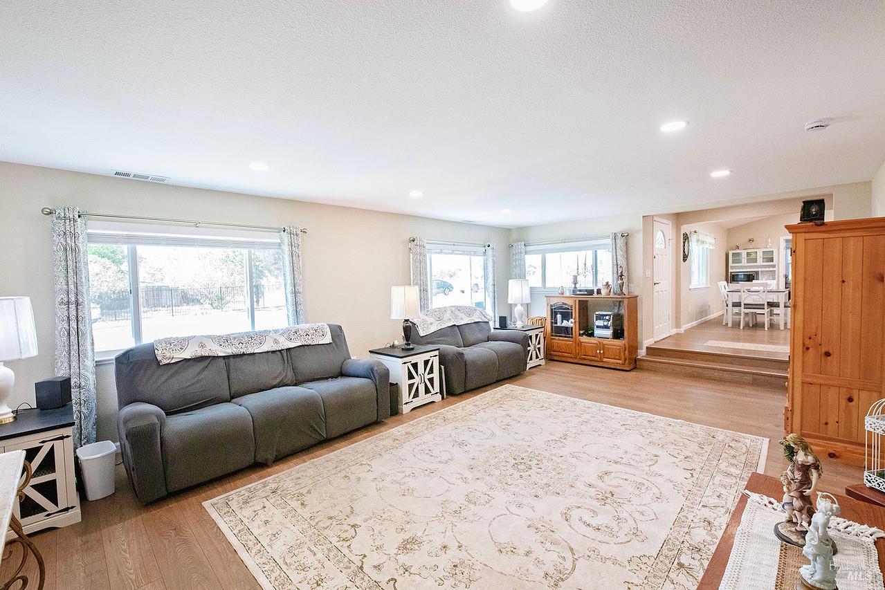 Detail Gallery Image 8 of 33 For 4851 Udell Rd, Vacaville,  CA 95688 - 4 Beds | 3 Baths