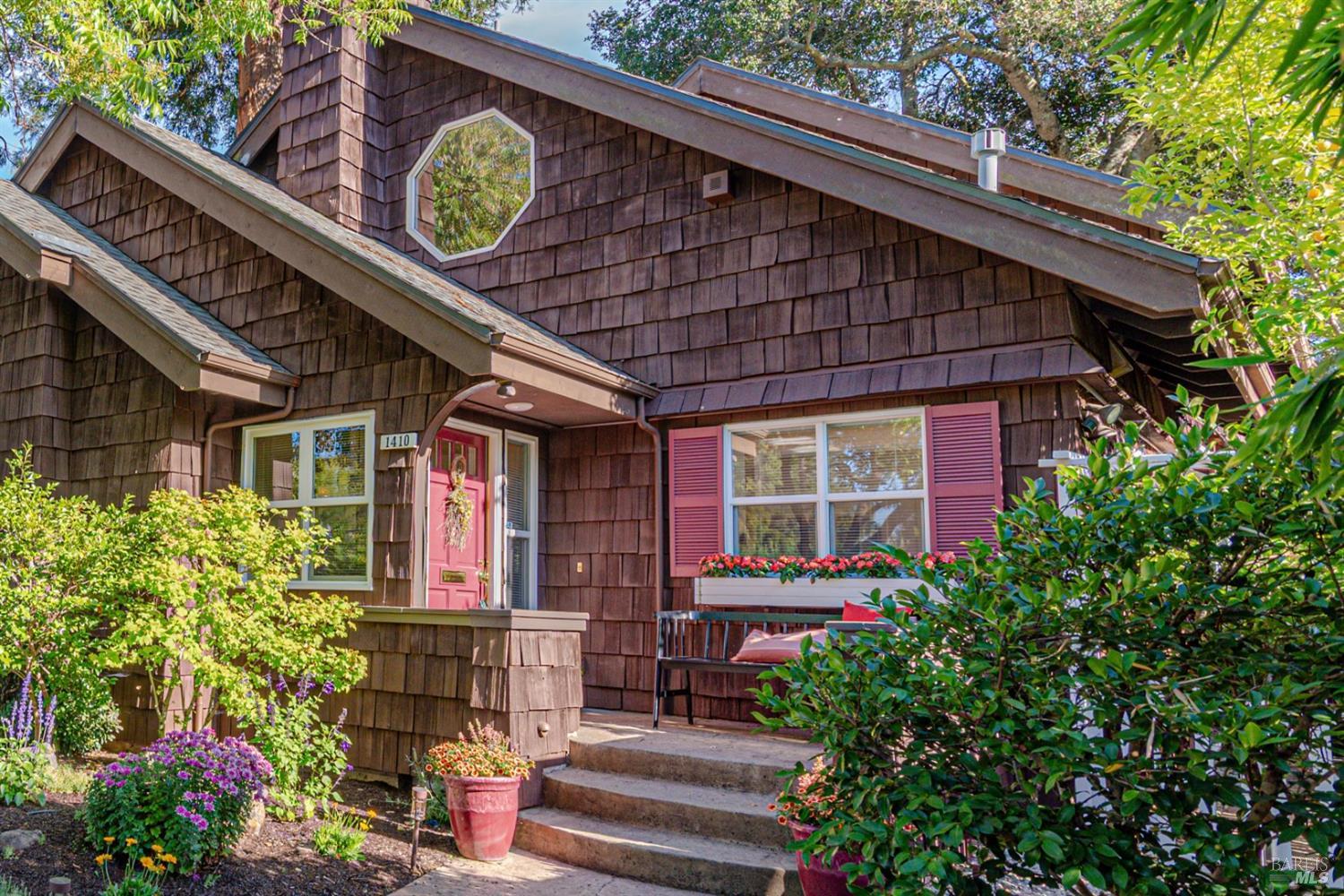 Detail Gallery Image 2 of 44 For 1410 15th St, Santa Rosa,  CA 95404 - 2 Beds | 2/1 Baths