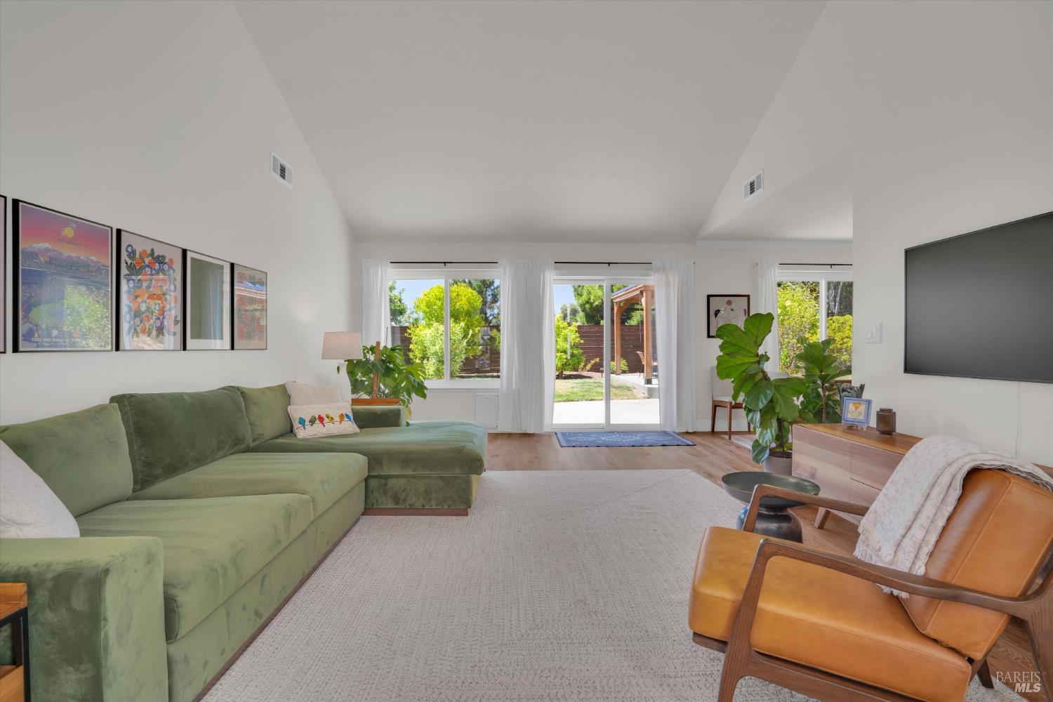 Detail Gallery Image 7 of 40 For 871 Hanlon Way, Benicia,  CA 94510 - 4 Beds | 2 Baths