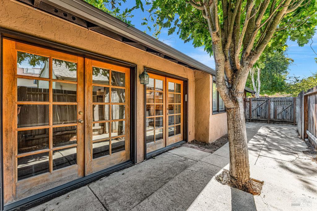 Detail Gallery Image 11 of 66 For 564 Willow Ct, Benicia,  CA 94510 - 2 Beds | 2 Baths