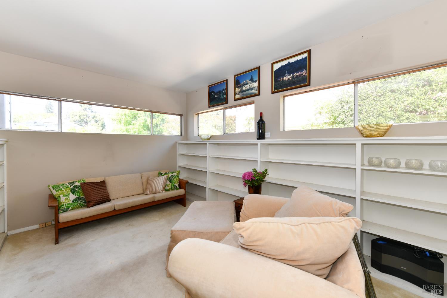 Detail Gallery Image 11 of 74 For 1545 Oak St, Napa,  CA 94559 - 2 Beds | 2 Baths