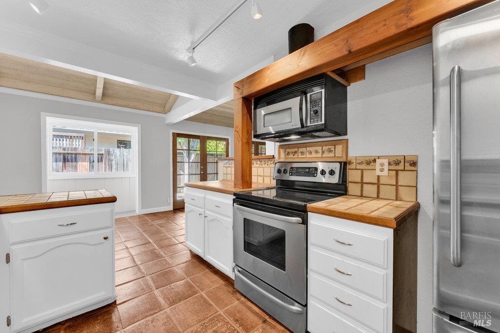 Detail Gallery Image 24 of 66 For 564 Willow Ct, Benicia,  CA 94510 - 2 Beds | 2 Baths
