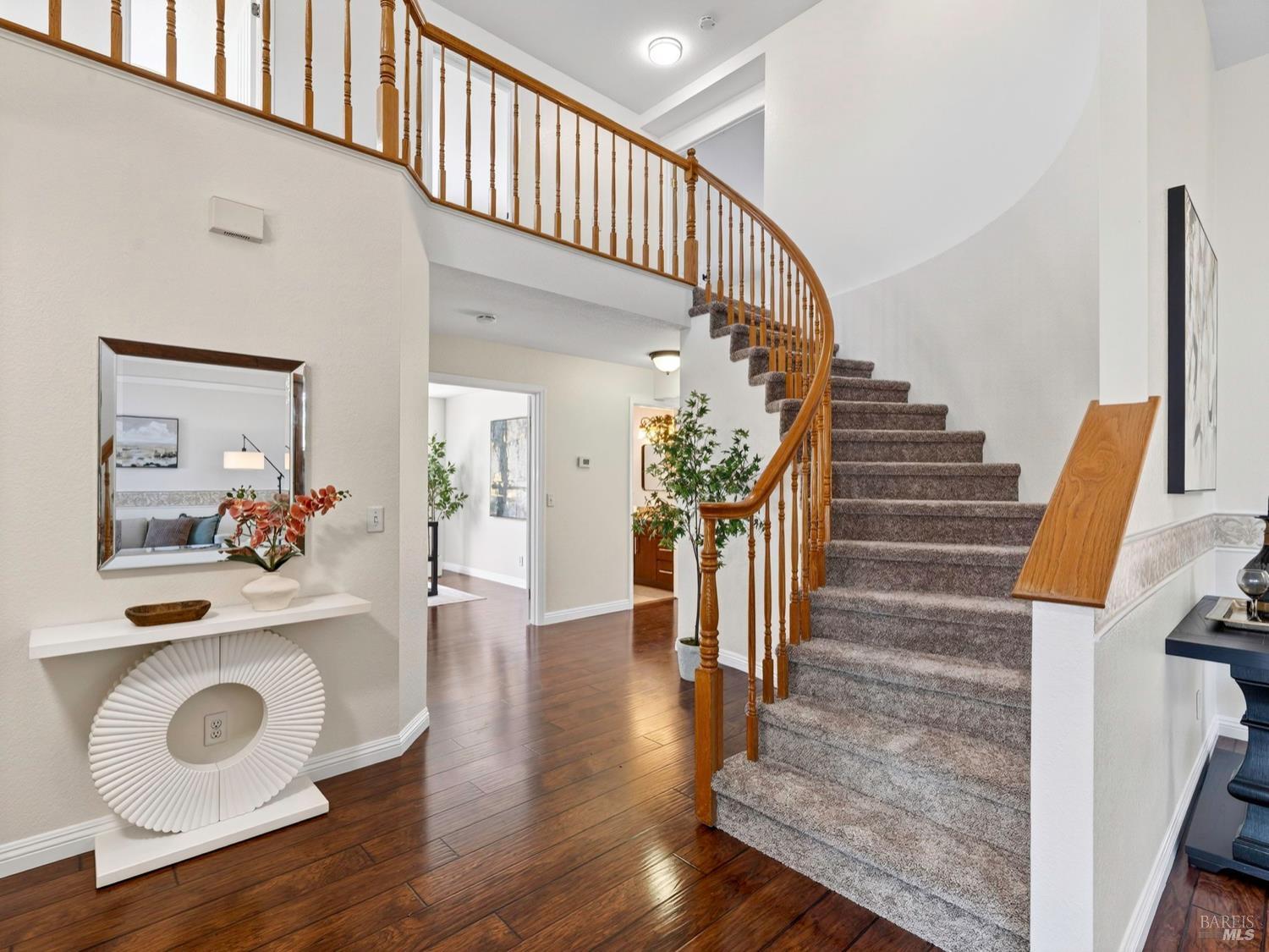 Detail Gallery Image 6 of 47 For 688 Natalie Dr, Windsor,  CA 95492 - 5 Beds | 3 Baths