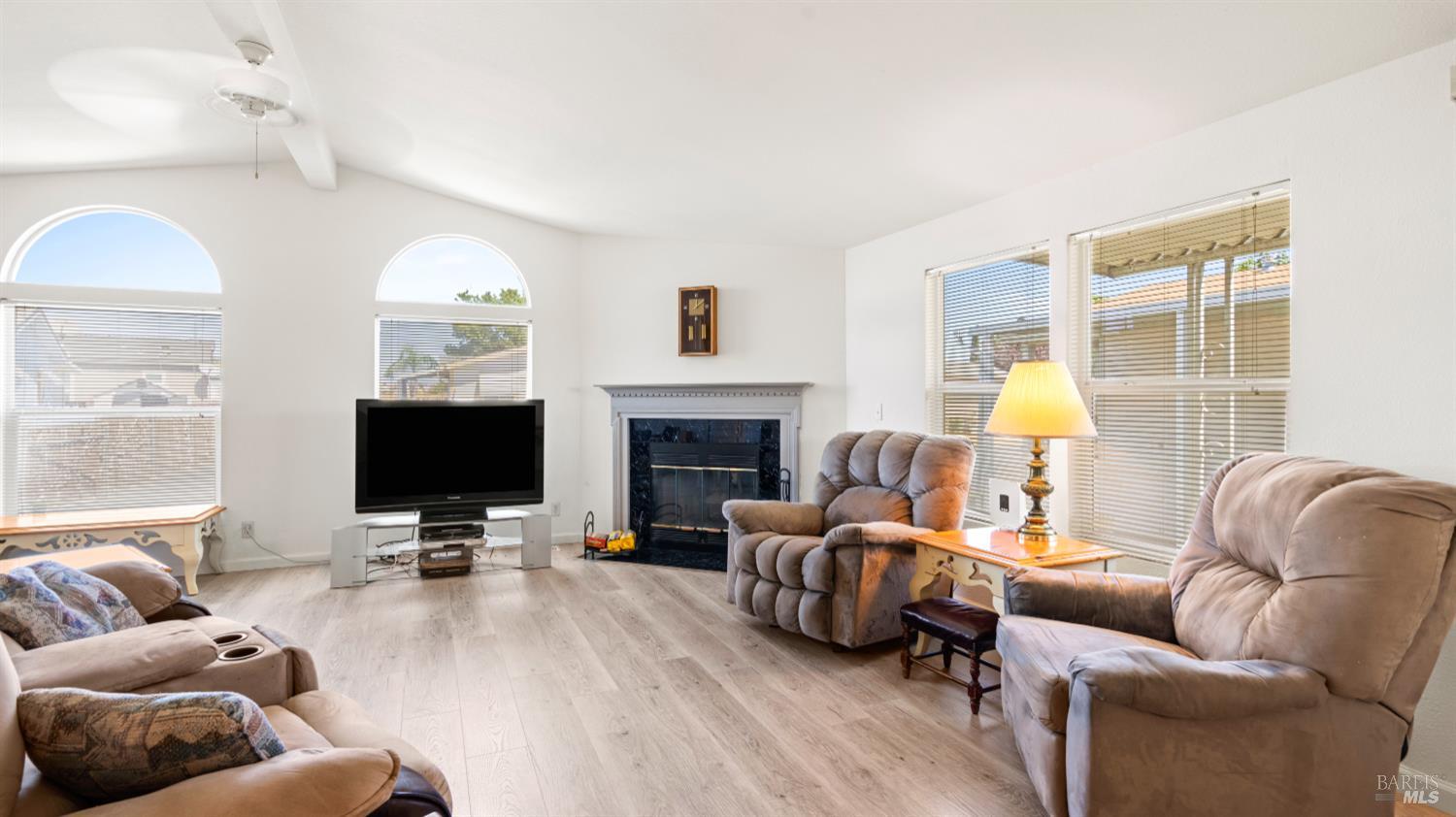 Detail Gallery Image 9 of 34 For 131 Del Paso Dr, Vacaville,  CA 95687 - 3 Beds | 2 Baths