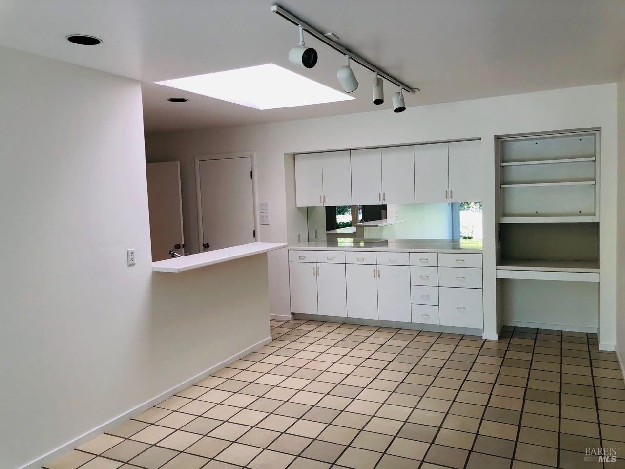 Detail Gallery Image 6 of 22 For 160 Whittier Ave, San Rafael,  CA 94903 - 4 Beds | 2 Baths