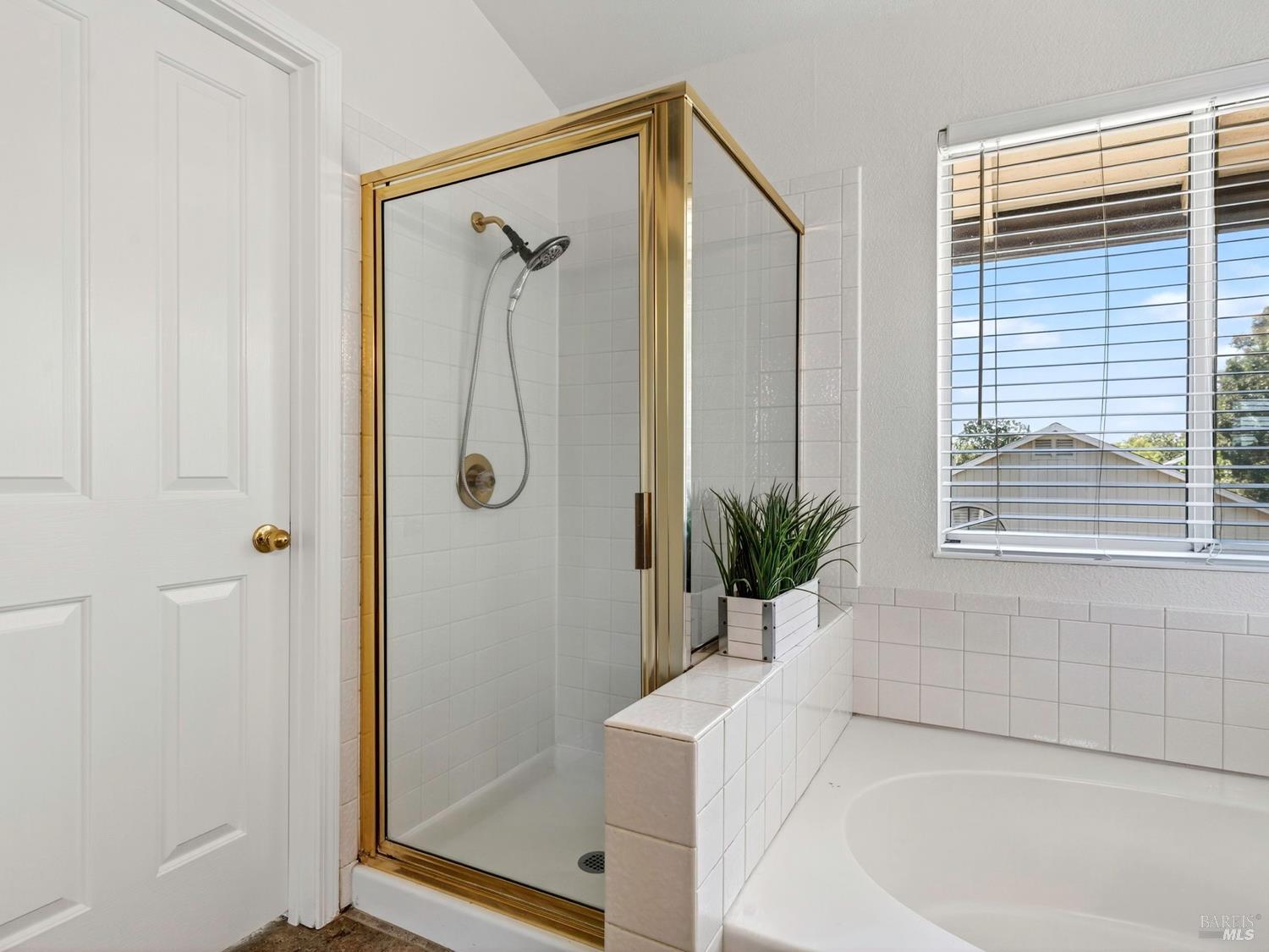 Detail Gallery Image 35 of 47 For 688 Natalie Dr, Windsor,  CA 95492 - 5 Beds | 3 Baths