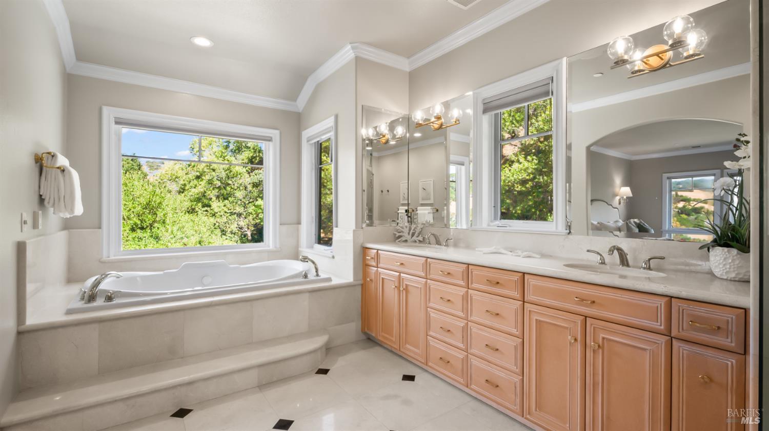 Detail Gallery Image 42 of 83 For 1 the Alameda Knls, San Anselmo,  CA 94960 - 5 Beds | 5/1 Baths