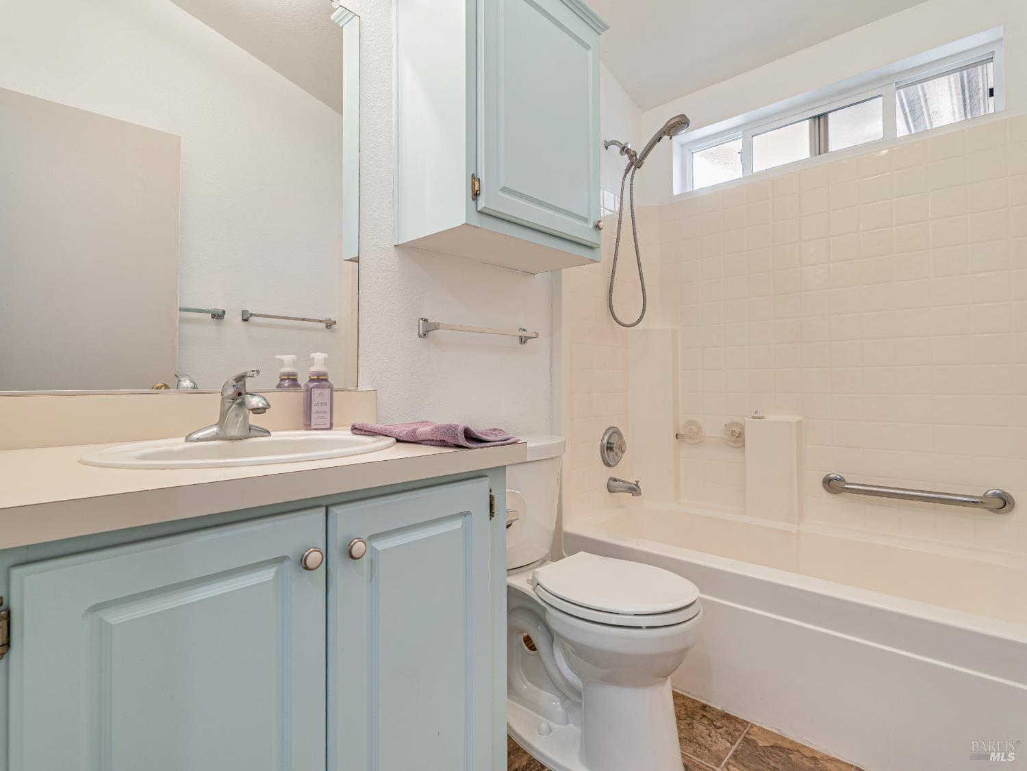Detail Gallery Image 13 of 20 For 48 Cardinal Way, Santa Rosa,  CA 95409 - 2 Beds | 2 Baths