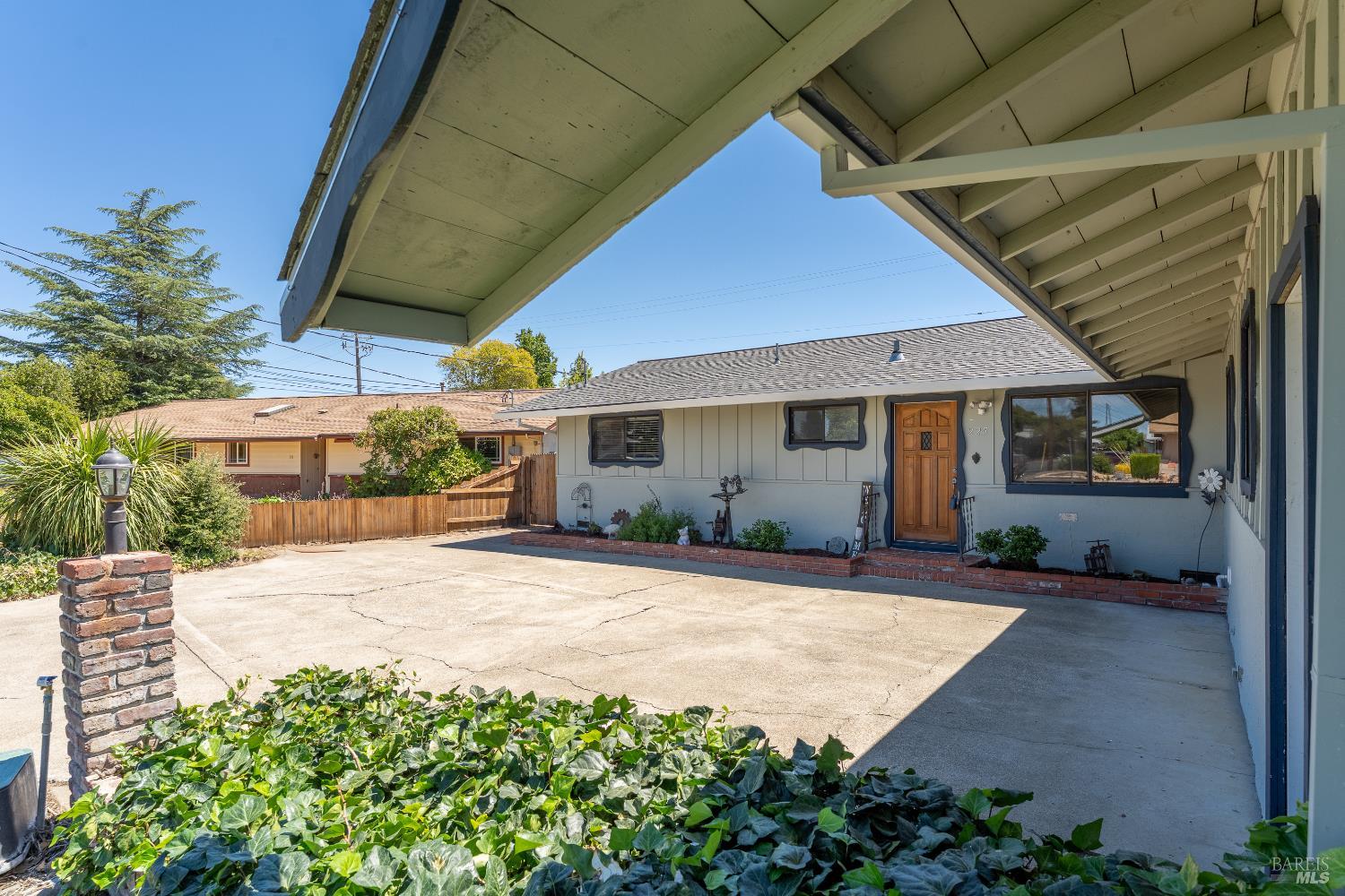 Detail Gallery Image 3 of 29 For 225 Zinfandel Dr, Ukiah,  CA 95482 - 3 Beds | 2 Baths