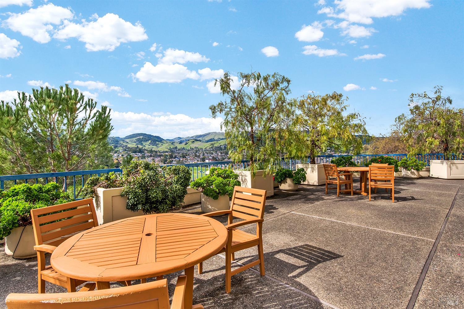 Detail Gallery Image 27 of 31 For 100 Thorndale Dr #410,  San Rafael,  CA 94903 - 2 Beds | 2 Baths