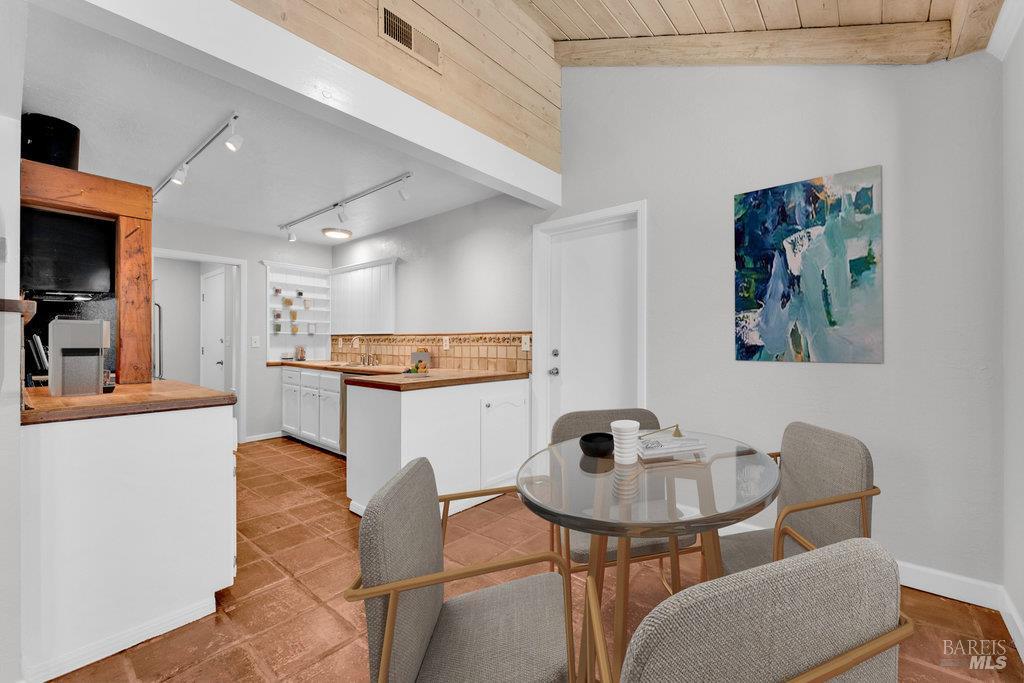 Detail Gallery Image 18 of 66 For 564 Willow Ct, Benicia,  CA 94510 - 2 Beds | 2 Baths
