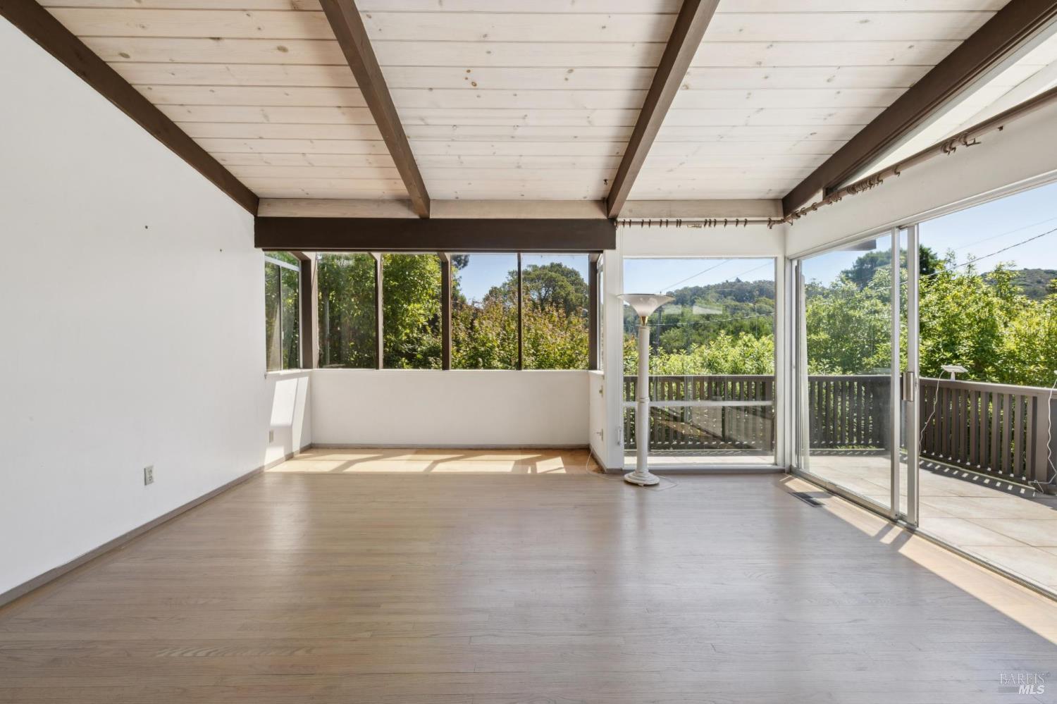 Detail Gallery Image 11 of 52 For 352 Shoreline Hwy, Mill Valley,  CA 94941 - 3 Beds | 2/1 Baths