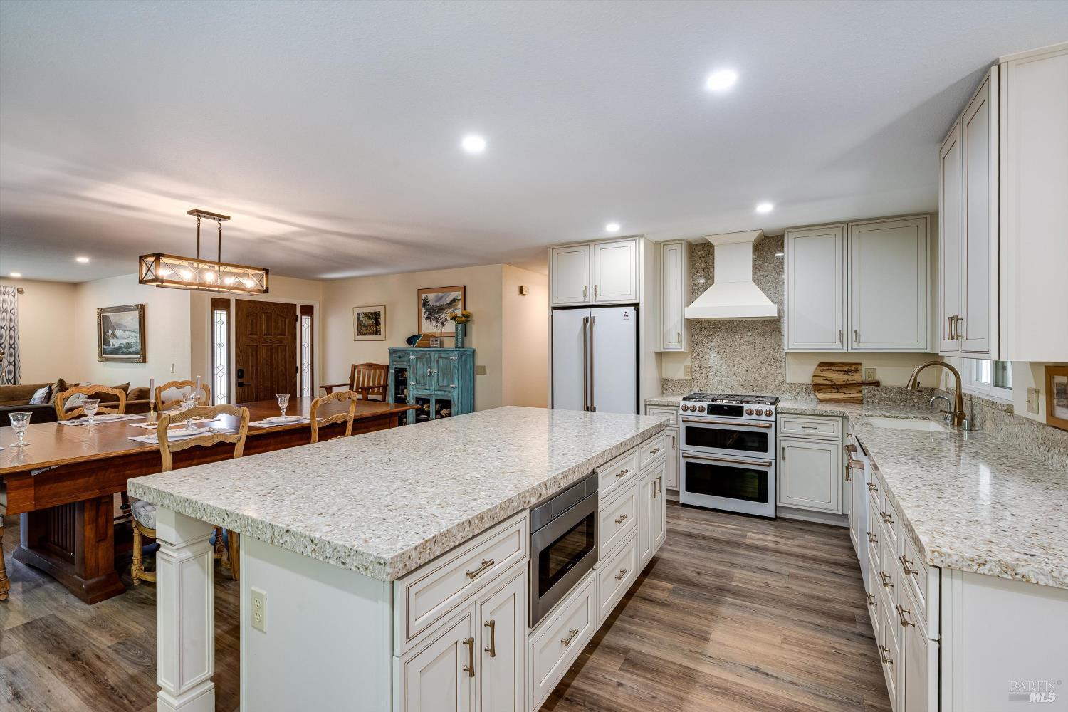 Detail Gallery Image 12 of 32 For 113 Sherwood Dr, Santa Rosa,  CA 95405 - 4 Beds | 2 Baths