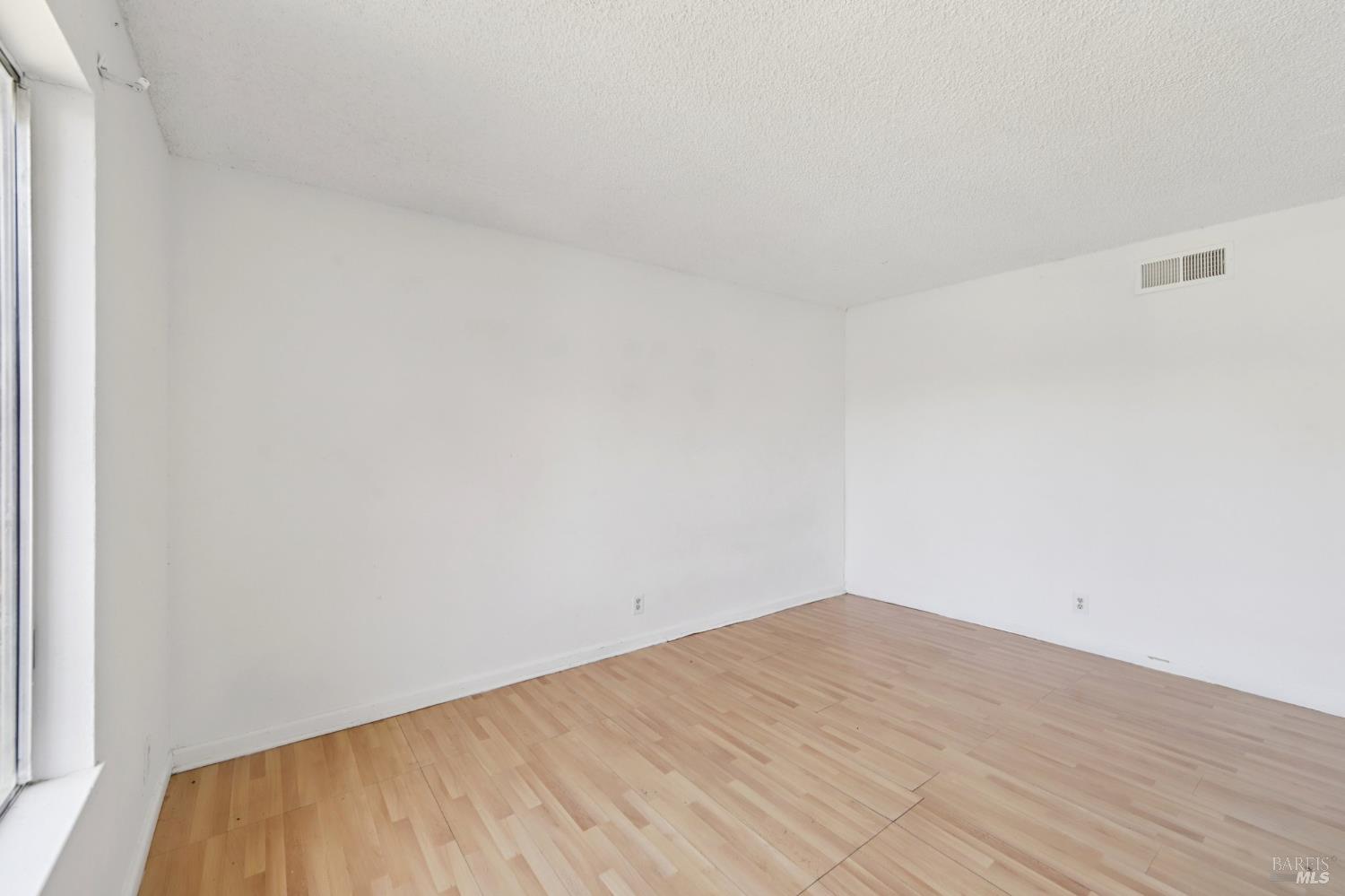 Detail Gallery Image 14 of 41 For 112 Lilac Ct, Vallejo,  CA 94589 - 3 Beds | 2 Baths