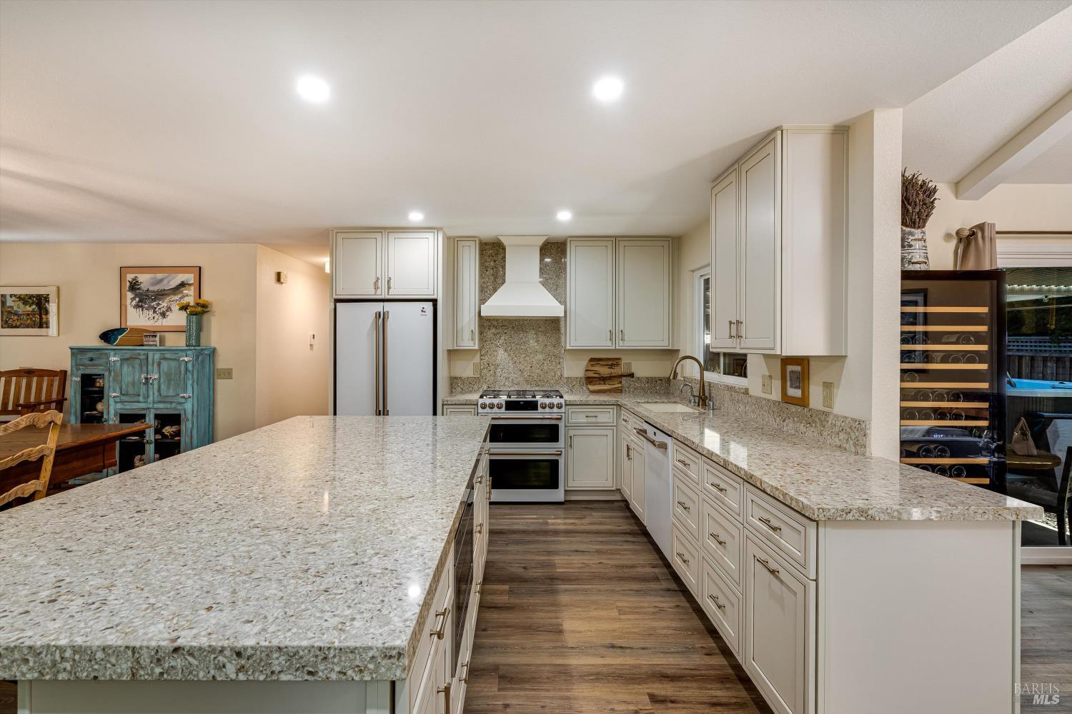 Detail Gallery Image 14 of 32 For 113 Sherwood Dr, Santa Rosa,  CA 95405 - 4 Beds | 2 Baths
