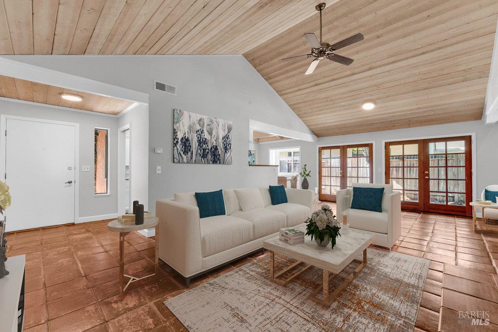 Detail Gallery Image 9 of 66 For 564 Willow Ct, Benicia,  CA 94510 - 2 Beds | 2 Baths