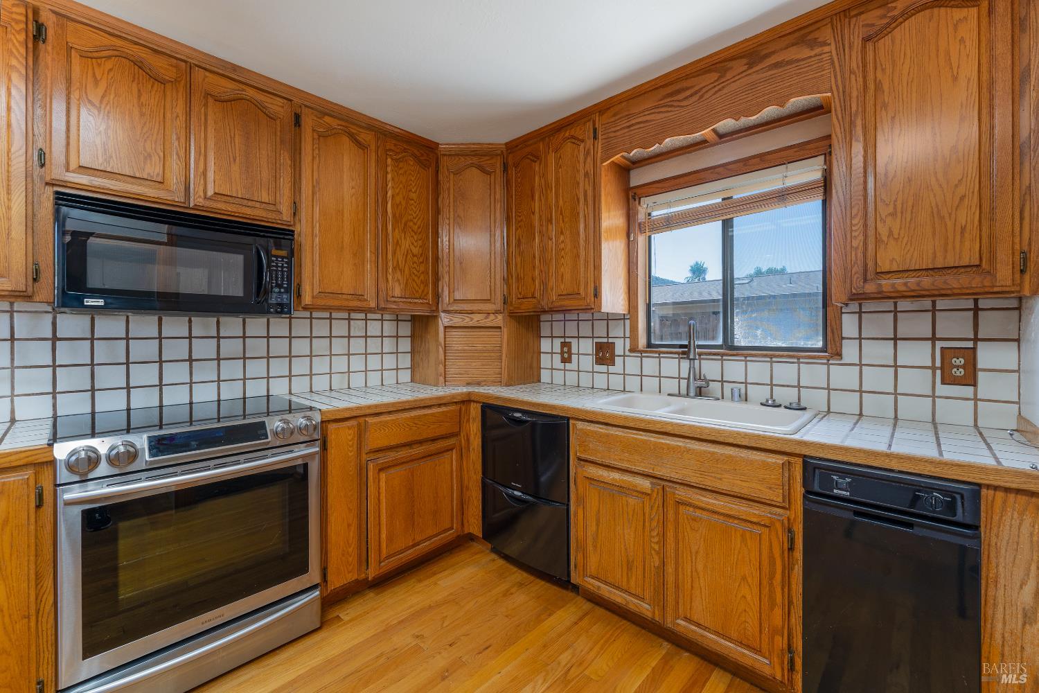 Detail Gallery Image 9 of 29 For 225 Zinfandel Dr, Ukiah,  CA 95482 - 3 Beds | 2 Baths