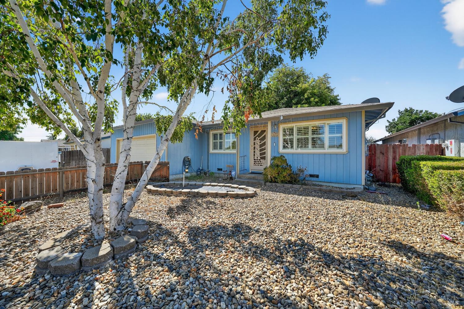 Detail Gallery Image 3 of 36 For 865 Camelia Dr, Dixon,  CA 95620 - 3 Beds | 1/1 Baths