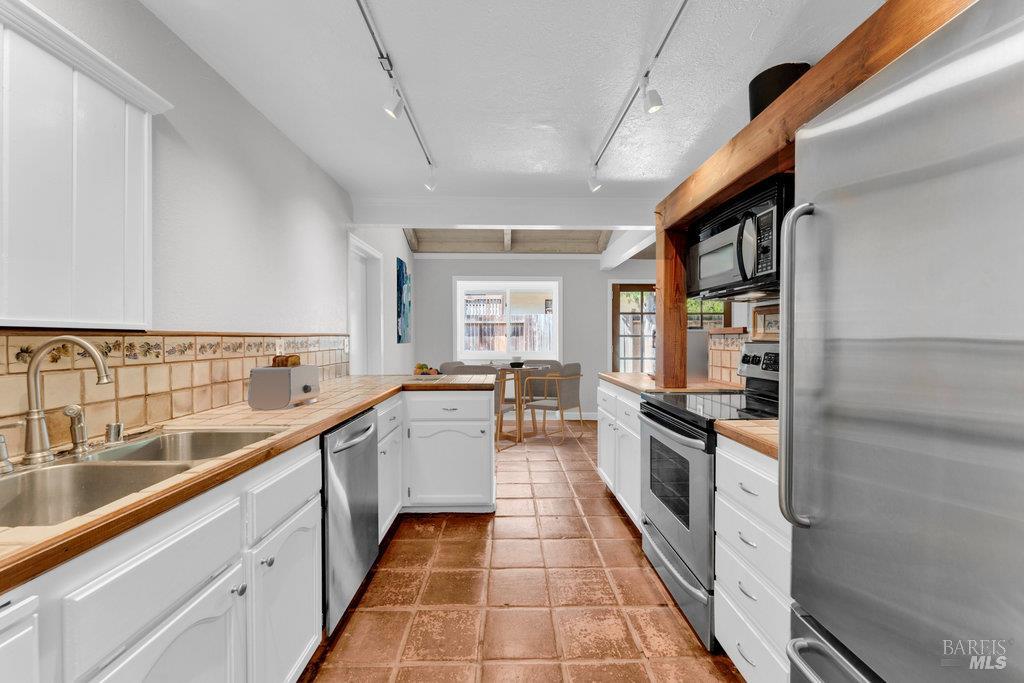 Detail Gallery Image 22 of 66 For 564 Willow Ct, Benicia,  CA 94510 - 2 Beds | 2 Baths